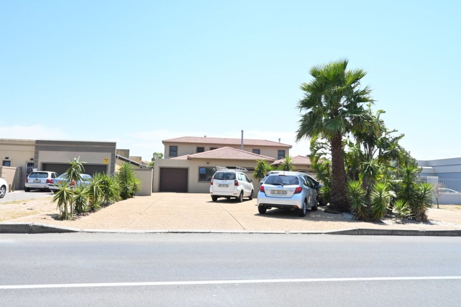 5 Bedroom Property for Sale in Parklands Western Cape